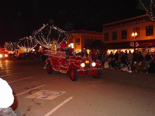 pgparadeoflight019.jpg