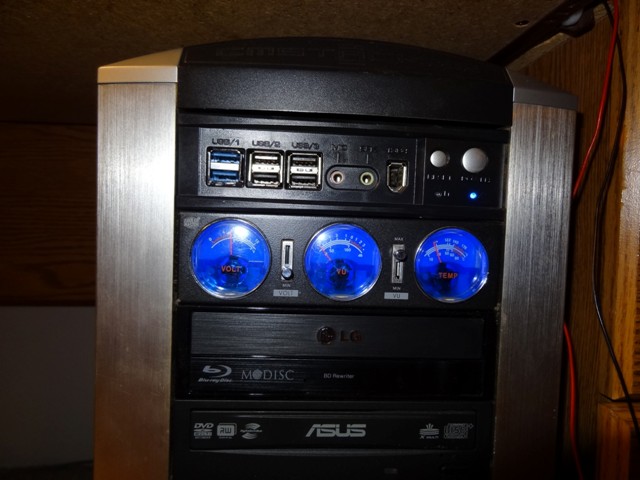 CM Stacker front panel with USB3