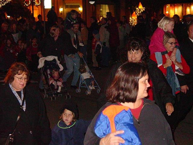 pgparadeoflight032.jpg