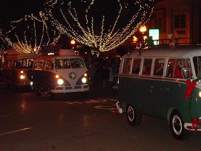pgparadeoflight050.jpg