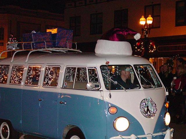 pgparadeoflight051.jpg