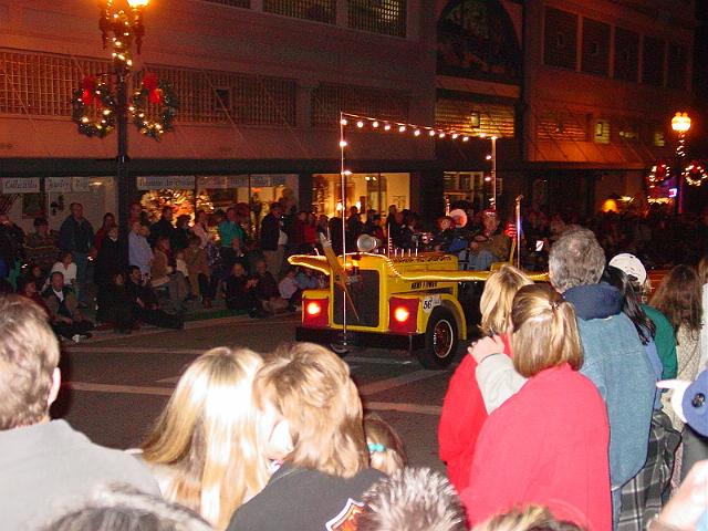 pgparadeoflight122.jpg