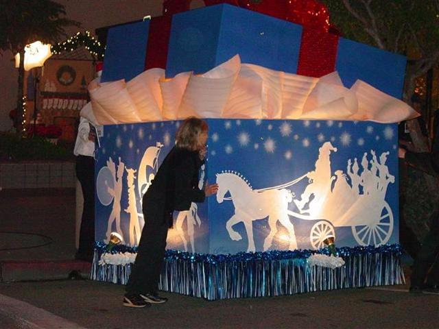 pgparadeoflight129.jpg